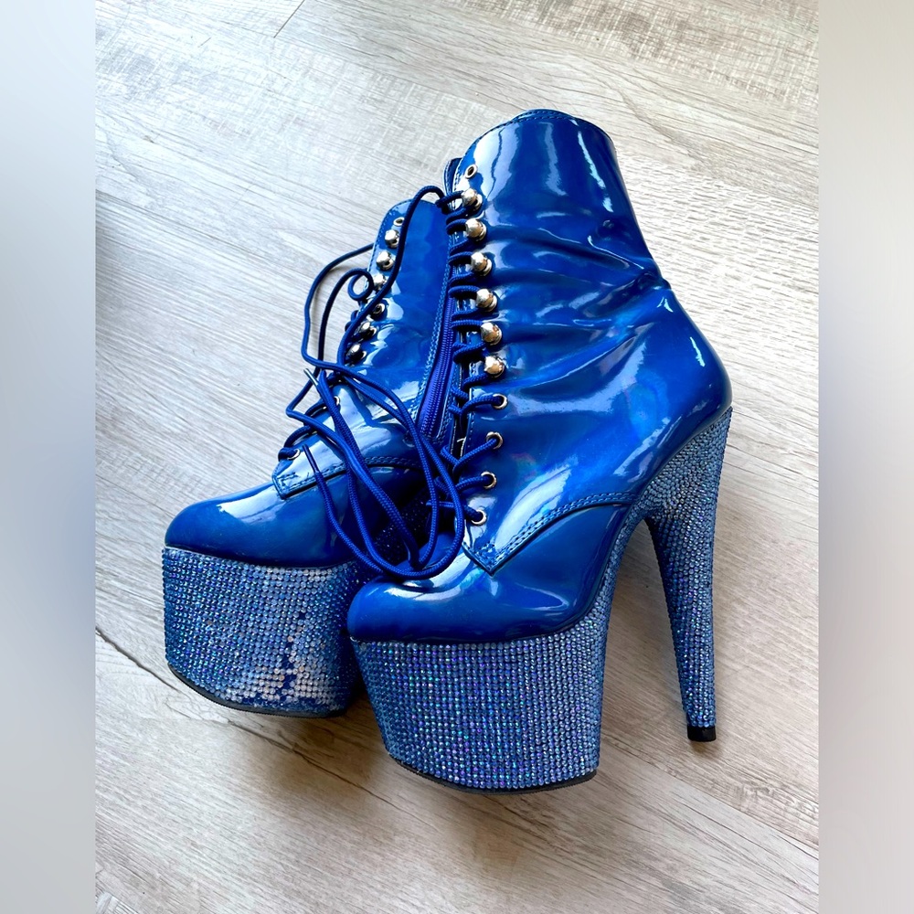 Used cobalt blue size 6 pleasers
